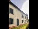 via toselli villino di 270 mq con giardino composta da soggiorno cucina 4 camere 3 bagni taverna sala lavanderia mansarda tutto in eccellenti condizioni disposto su tre livelli serviti anche con ascenosre interno pavimenti in marmo e parquet