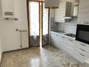 a rosano in posizione tranquilla, all'interno di una piccola palazzina, proponiamo appartamento di mq.100 composto d ingresso, cucina abitabile, ampio soggiorno, due camere matrimoniali, bagno finestrato e balcone. tutto in buone condizioni. garage di mq.20 - classe energetica in elaborazione