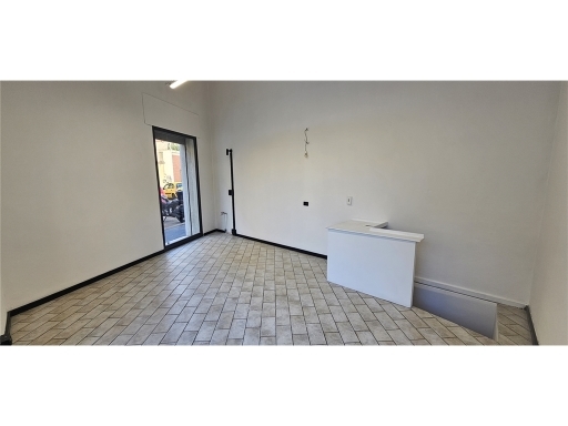 Fondo / Negozio / Ufficio in affitto a Firenze zona Coverciano - immagine 2