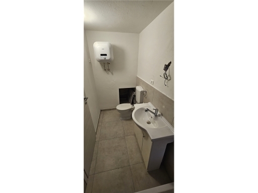 Fondo / Negozio / Ufficio in affitto a Firenze zona Coverciano - immagine 19