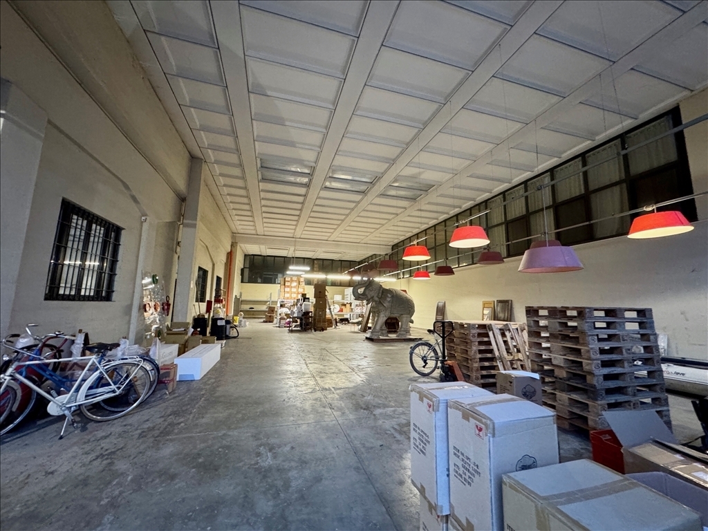 Capannone / Magazzino in affitto a Firenze zona Isolotto - immagine 2