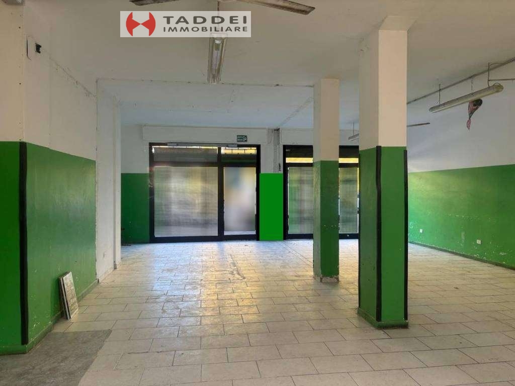 Fondo / Negozio / Ufficio in affitto a Scandicci zona Casellina - immagine 1