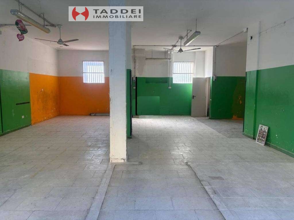 Fondo / Negozio / Ufficio in affitto a Scandicci zona Casellina - immagine 2