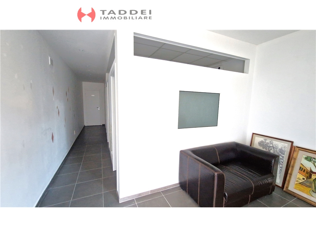 Fondo / Negozio / Ufficio in vendita a Scandicci zona Vingone - immagine 1