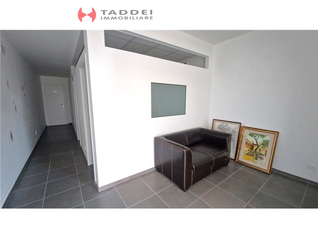 Fondo / Negozio / Ufficio in vendita a Scandicci zona Vingone - immagine 2