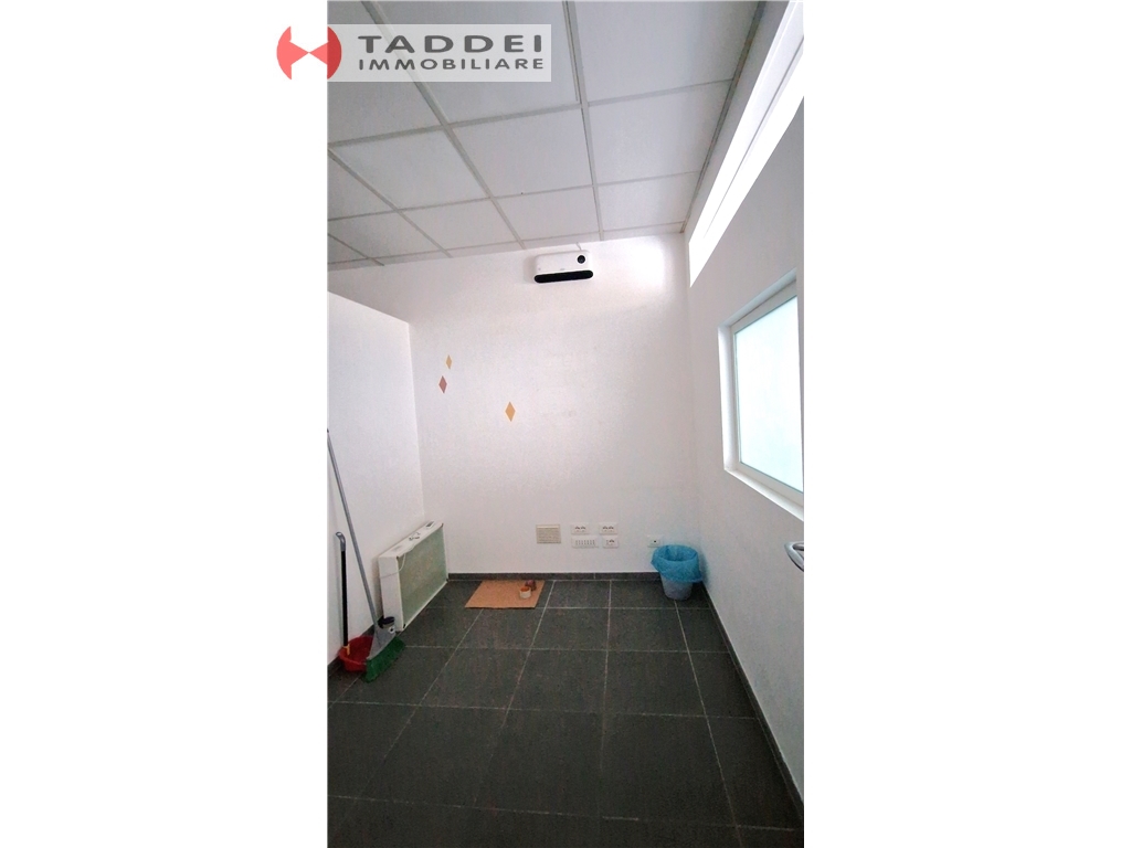 Fondo / Negozio / Ufficio in vendita a Scandicci zona Vingone - immagine 6