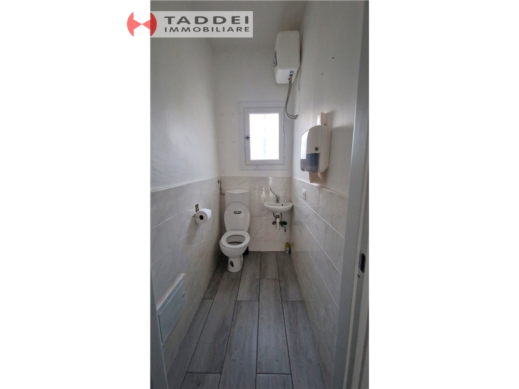 Fondo / Negozio / Ufficio in vendita a Scandicci zona Vingone - immagine 9