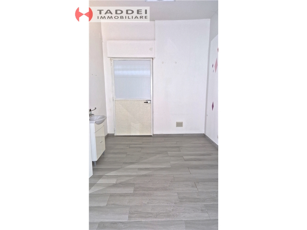 Fondo / Negozio / Ufficio in vendita a Scandicci zona Vingone - immagine 11