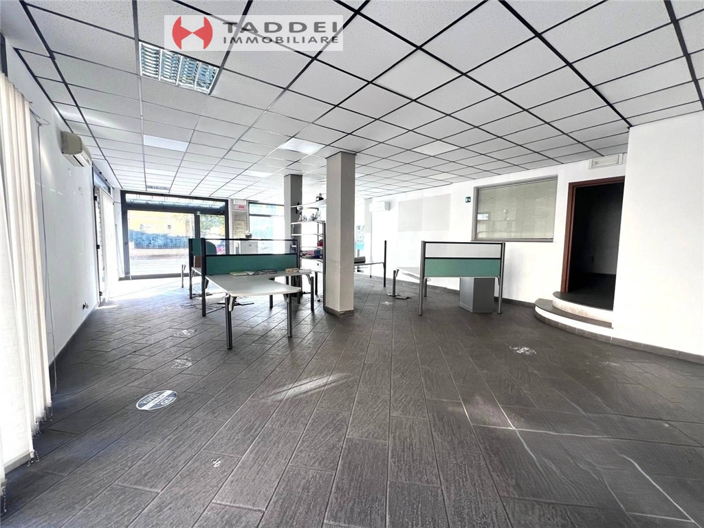 Fondo / Negozio / Ufficio in vendita a Scandicci zona Casellina - immagine 1