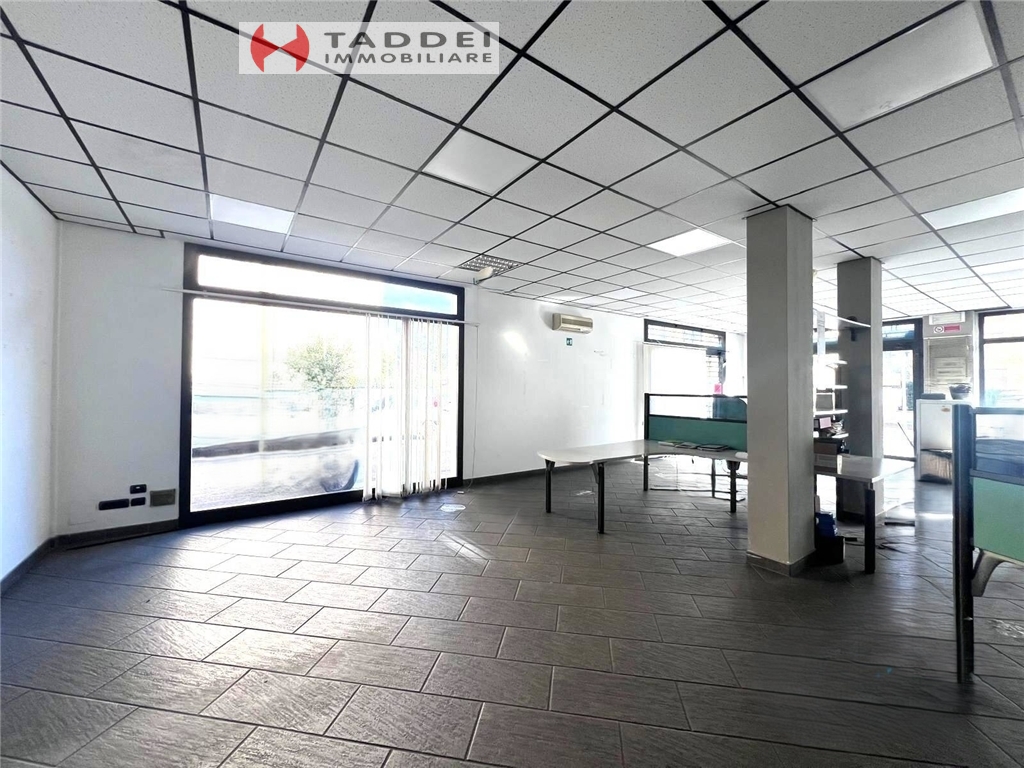 Fondo / Negozio / Ufficio in vendita a Scandicci zona Casellina - immagine 2