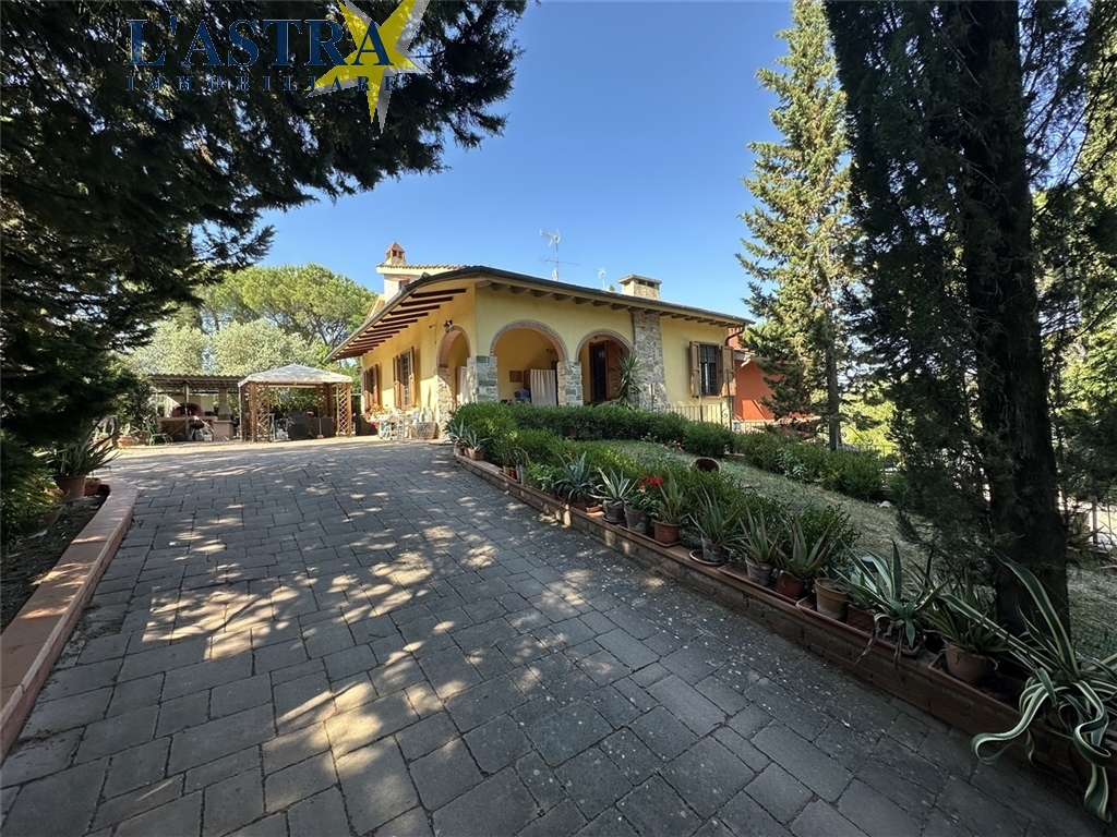 Villa / Villetta / Terratetto in vendita a Scandicci zona Roveta - anteprima 2