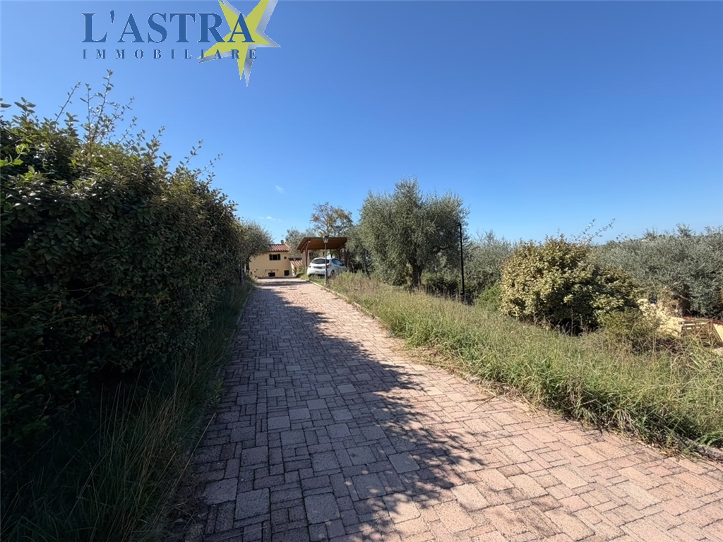 Villa / Villetta / Terratetto in vendita a Scandicci zona Vigliano - immagine 2