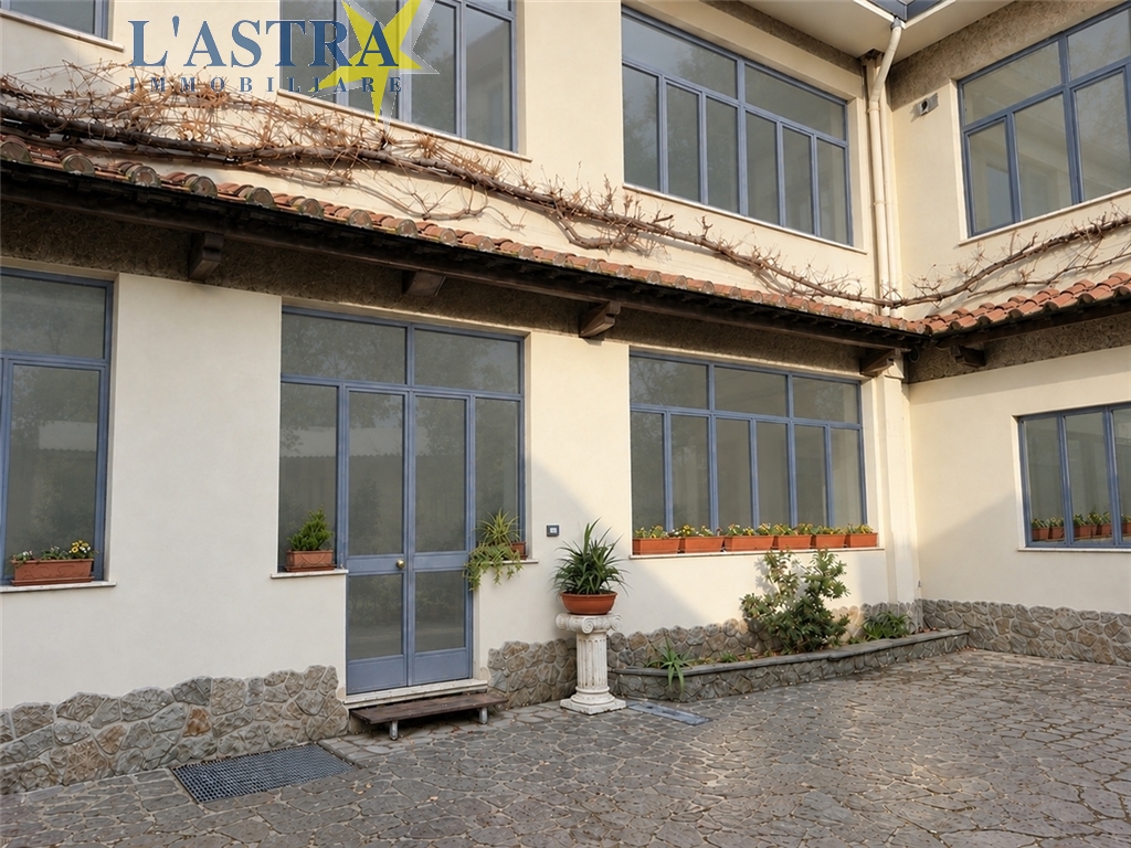 Fondo / Negozio / Ufficio in affitto a Lastra a signa zona Lastra a signa - immagine 1