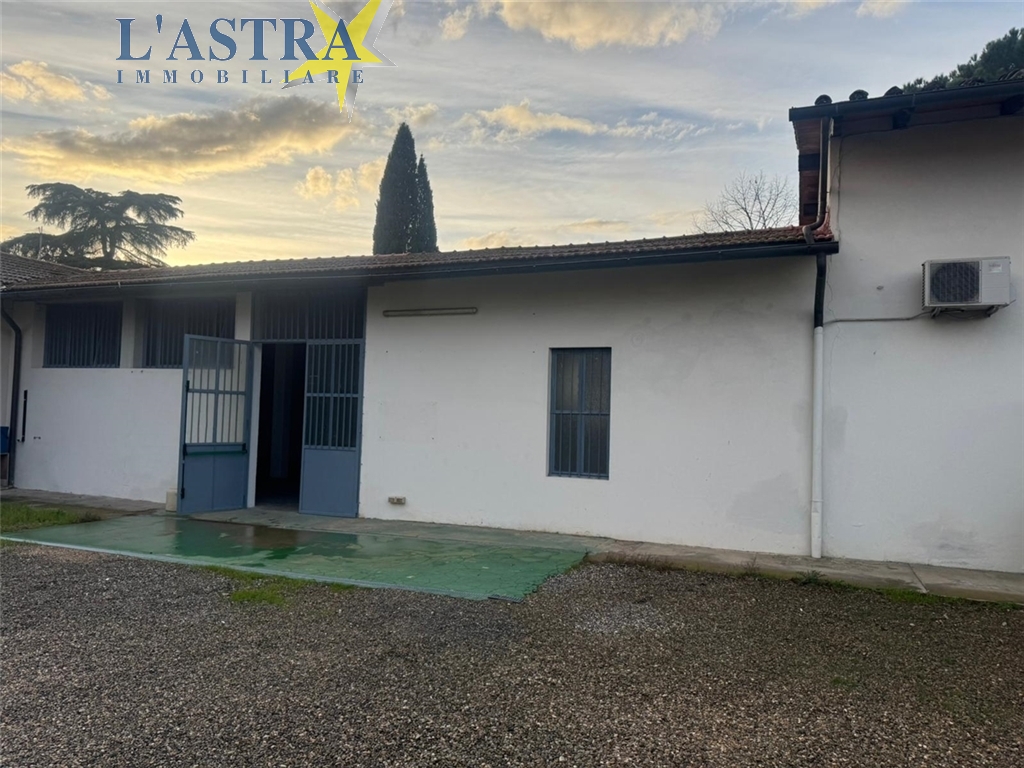 Fondo / Negozio / Ufficio in affitto a Lastra a signa zona Ponte a signa - anteprima 1