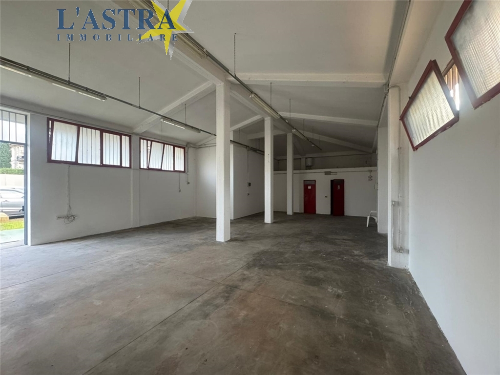 Fondo / Negozio / Ufficio in affitto a Lastra a signa zona Ponte a signa - anteprima 3