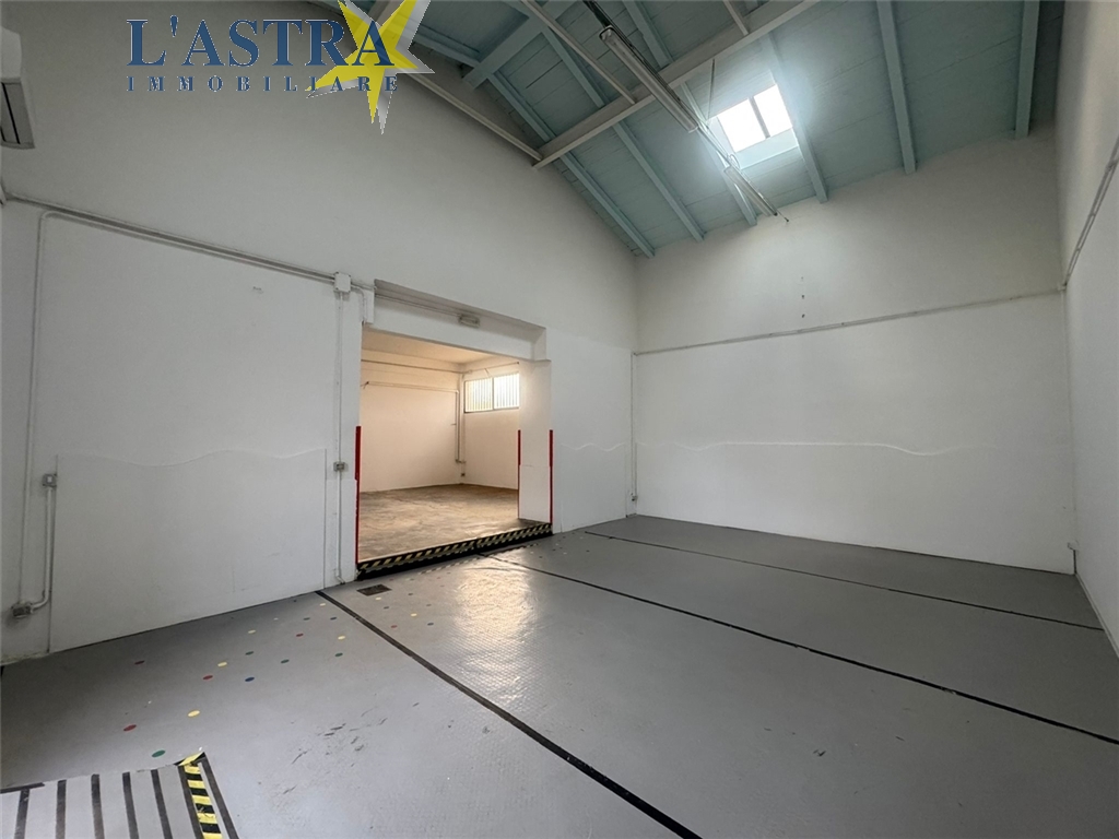 Fondo / Negozio / Ufficio in affitto a Lastra a signa zona Ponte a signa - anteprima 16