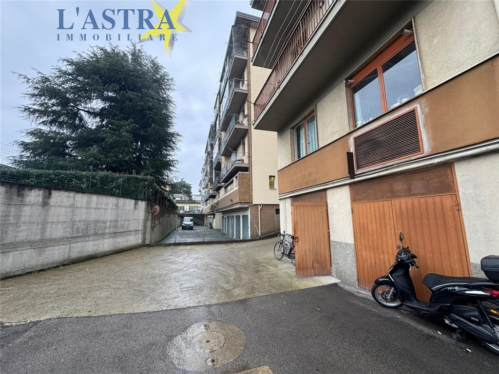 Fondo / Negozio / Ufficio in vendita a Firenze zona Baccio da montelupo - immagine 2