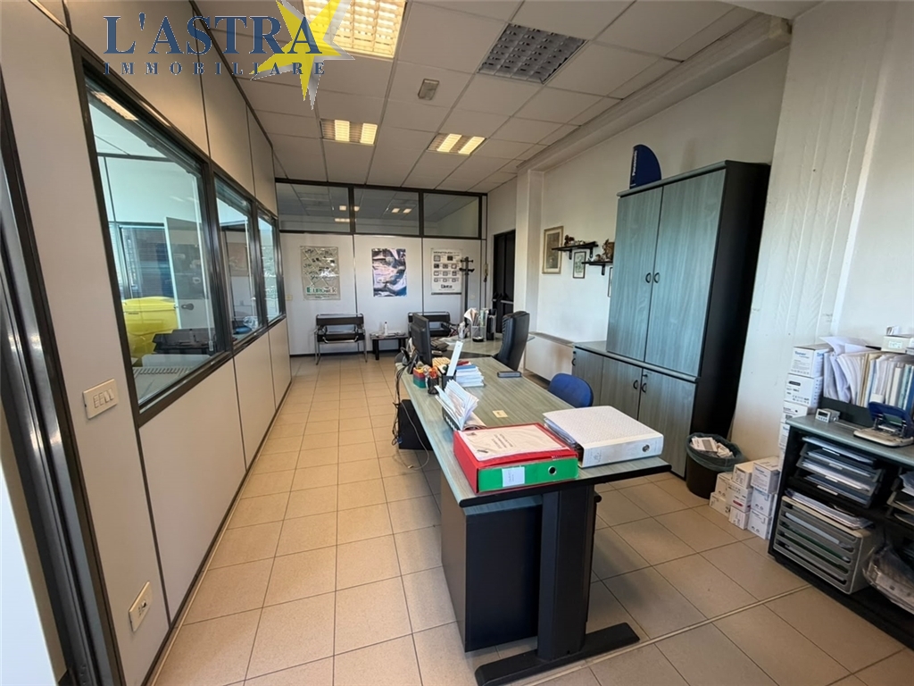 Fondo / Negozio / Ufficio in vendita a Scandicci zona Industriale - anteprima 3