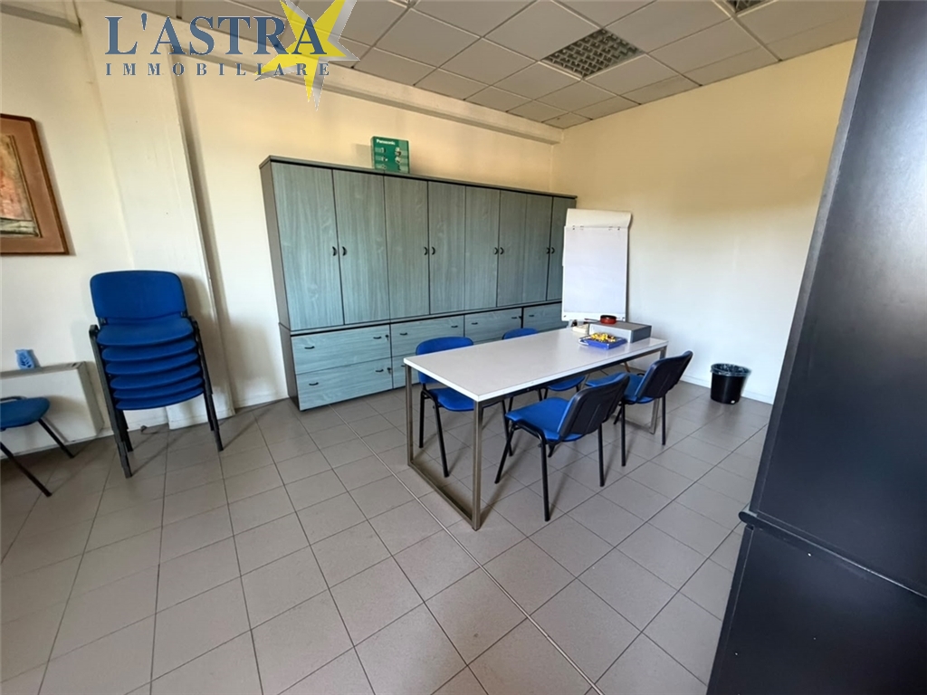Fondo / Negozio / Ufficio in vendita a Scandicci zona Industriale - anteprima 8