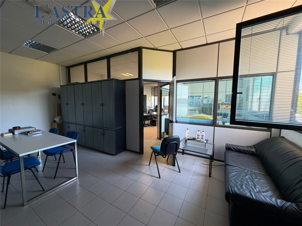 Fondo / Negozio / Ufficio in vendita a Scandicci zona Industriale - anteprima 9