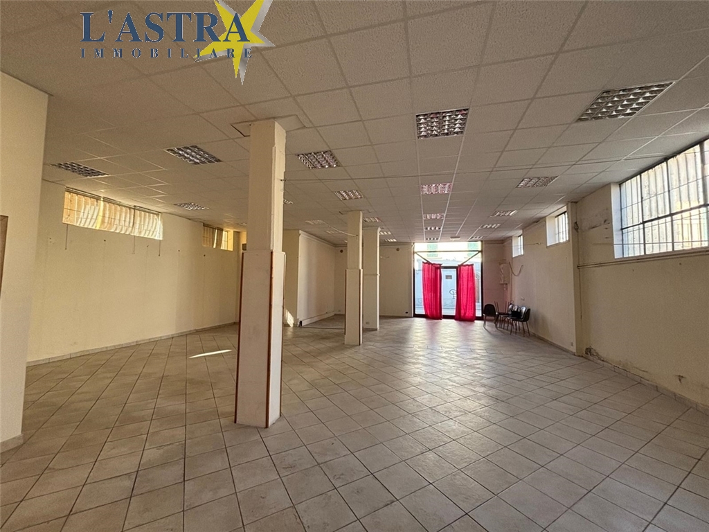Fondo / Negozio / Ufficio in affitto a Lastra a signa zona Lastra a signa - anteprima 1