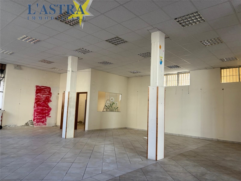 Fondo / Negozio / Ufficio in affitto a Lastra a signa zona Lastra a signa - anteprima 4