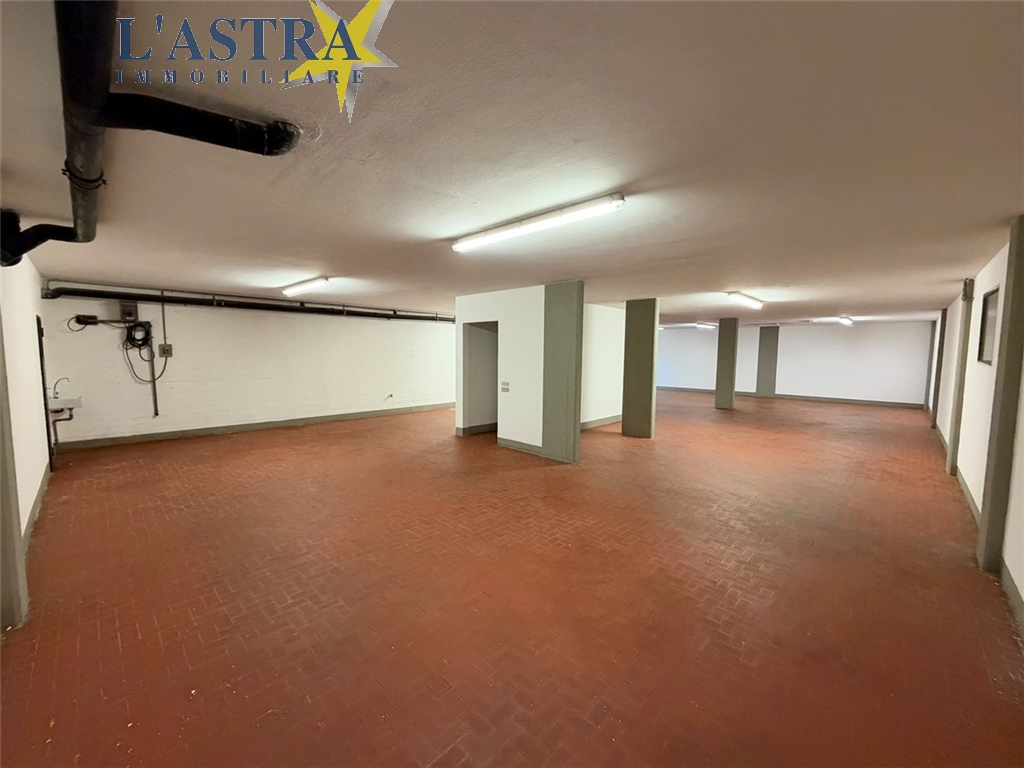 Fondo / Negozio / Ufficio in affitto a Lastra a signa zona Lastra a signa - anteprima 1