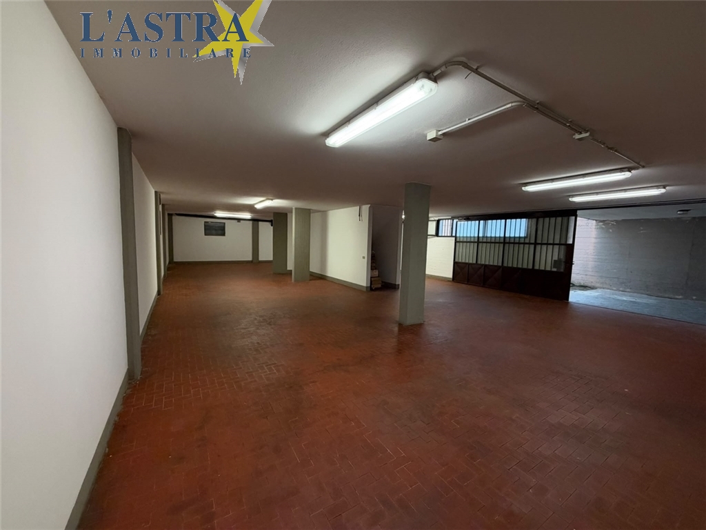 Fondo / Negozio / Ufficio in affitto a Lastra a signa zona Lastra a signa - anteprima 8