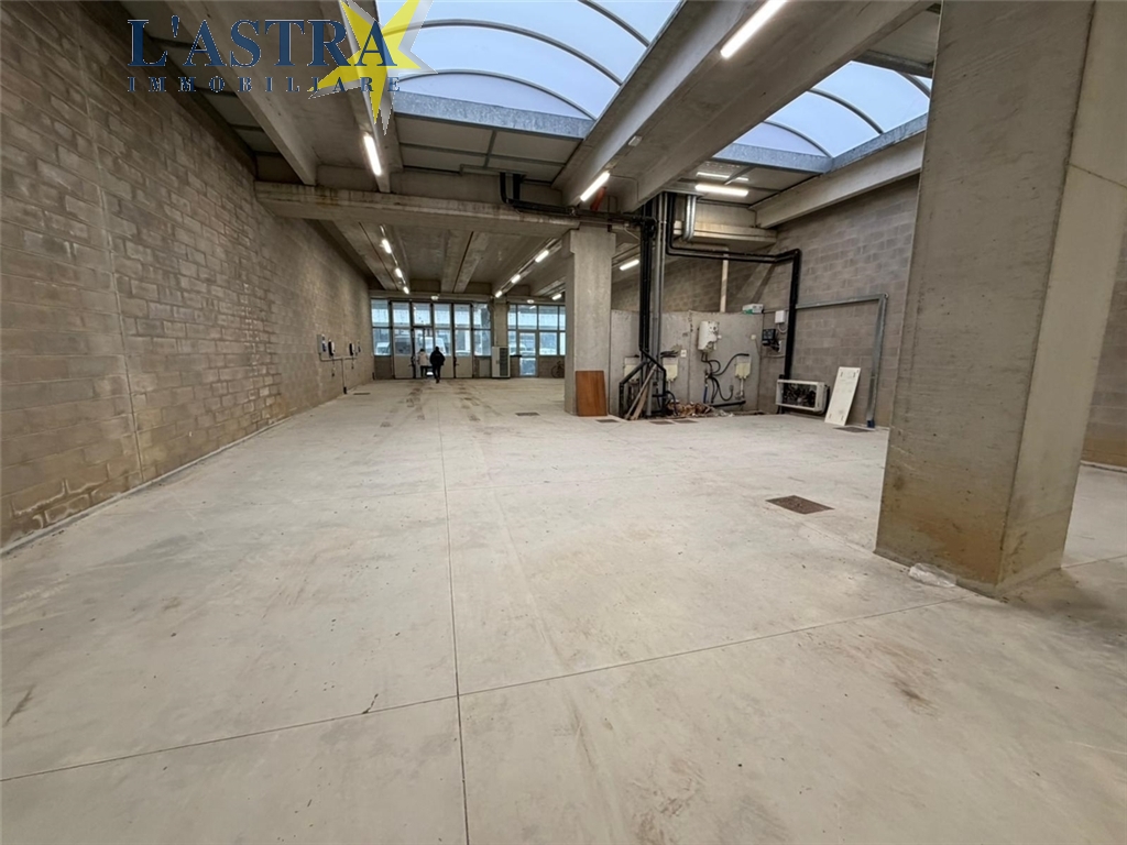 Capannone / Magazzino in vendita a Scandicci zona Industriale - immagine 2