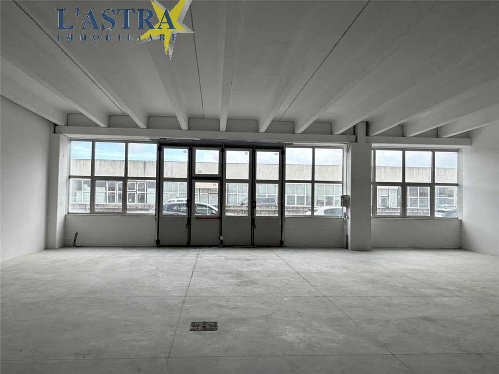 Capannone / Magazzino in vendita a Scandicci zona Industriale - anteprima 2