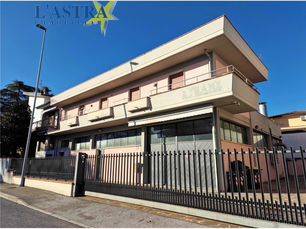 Capannone / Magazzino in vendita a Poggio a caiano zona Poggio a caiano - immagine 1