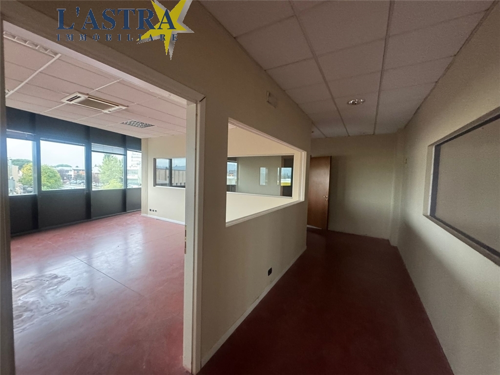 Capannone / Magazzino in affitto a Scandicci zona Industriale - anteprima 2