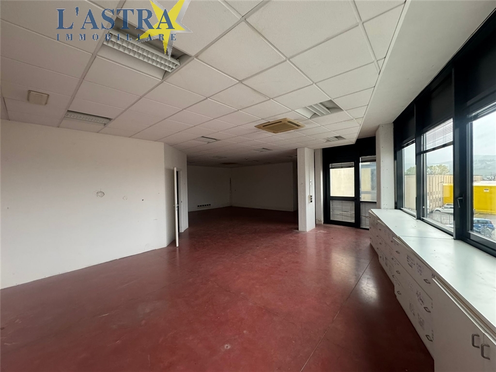 Capannone / Magazzino in affitto a Scandicci zona Industriale - anteprima 4