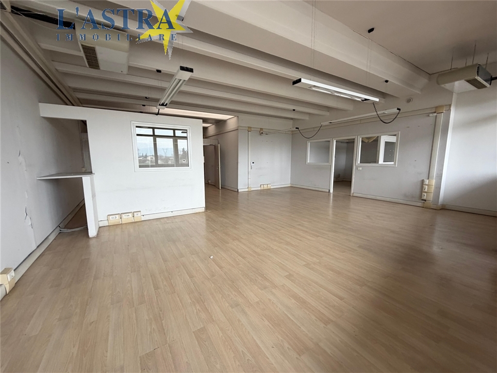 Capannone / Magazzino in affitto a Scandicci zona Industriale - anteprima 1