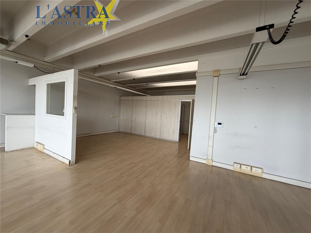 Capannone / Magazzino in affitto a Scandicci zona Industriale - anteprima 2