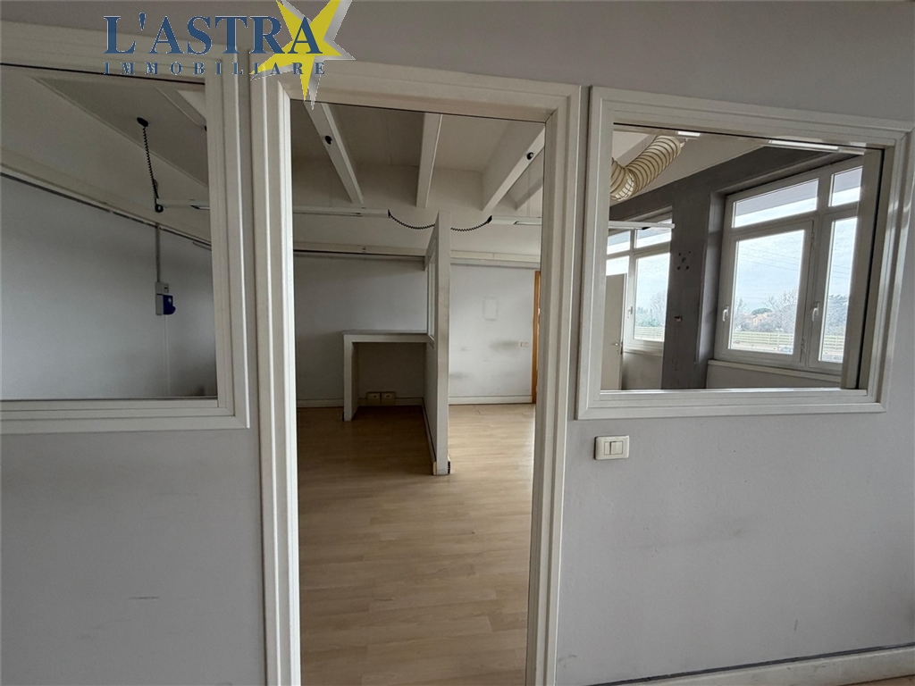 Capannone / Magazzino in affitto a Scandicci zona Industriale - anteprima 3