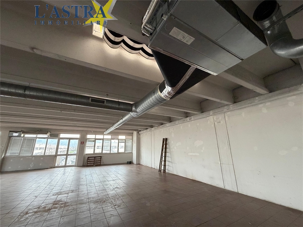 Capannone / Magazzino in affitto a Scandicci zona Industriale - immagine 2