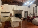 barberino di mugello, in zona residenziale, in contesto storico, ampio tre vani compopsto da salone con angolo cottura, camera matrimoniale, camera singola oltre cantina adibita a taverna di mq 70.recentemente ristrutturato intermediazioni generali-barberino m.llo - tel.0558478017