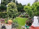 scarperia, a 5 minuti di auto dal paese, in bifamiliare, libero su quattro lati, delizioso appartamento con ingresso indipendente da curatissimo giardino privato con pozzo acqua. ampio ingresso, sala, cucina abitabile, due ampie matrimoniali, bagno finestrato, balcone, garage, cantina, tripli ripostigli. cappotto e pannello solare ad integrazione di idro-termostufa a pellet. tsm, publiacqua - classe energetica in elaborazione