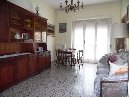 borgo san lorenzo, in zona comoda e vicino a tutti i servizi, grazioso e luminoso appartamento di 4 vani composto da ingresso, soggiorno, cucina, due camere oltre servizio, due balconi e cantina. l'appartamento, seppur con finiture dell'epoca di realizzazione, si presenta in buono stato. - classe energetica in elaborazione