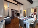 scarperia, nostra esclusiva, piccolissima palazzina in ottime condizioni, luminosissimo e accogliente appartamento composto da ampia zona giorno con canna fumaria, cucinotto, camera matrimoniale, servizio oltre soppalco uso seconda camera, lavanderia e ripostiglio. ottimo stato. ottimi affacci. no condominio.adatto anche come investimento. tsm.