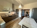 barberino di mugello, in centro vicino a tutti i servizi. al terzo ed ultimo piano, ampio e luminosissimo 5 vani composto da soggiorno con camino, cucina grande, tre camere , bagno, tre balconi di cui uno verandato e garage con posto auto. buone condizioni. intermediazioni generali-barberino m.llo - tel.0558478017