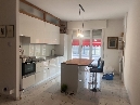 nostra esclusiva, appena fuori paese appartamento al piano terreno di piccola palazzina con ingresso indipendente ampio soggiorno con angolo cottura, camera matrimoniale, ripostiglio, bagno e terrazzo di 125mq. appena ristrutturato con possibilit di ricavare seconda camera. - classe energetica in elaborazione