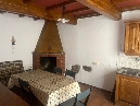 nella frazione di casole interessante terratetto su due livelli e composto da soggiorno con camino e angolo cottura, ripostiglio, due matrimoniali e bagno. - classe energetica in elaborazione