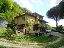 borgo san lorenzo, frazione, nostra esclusiva, recente ristrutturazione, termosingolo metano,panoramicissima e immersa nel verde, luminosissima villa libera su 4 lati per complessivi mq. 350 perfetta per 2 unita' familiari. ampio salone triplo, cucina, 3 camere, oltre tripli servizi e 3 balconi. taverna doppia con salone, cucina, oltre camera e bagno. completa la proprieta' grande lavanderia garage doppio e giardino esclusivi mq 2000 - classe energetica in elaborazione