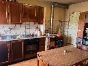 siamo nella frazione di villore, a 13km da vicchio. in piccolo borghetto terratetto su due livelli composto da 5 vani e due ripostigli, oltre a cantinetta esterna e circa 3ha di terreno vicini alla casa. condizioni mediocri.