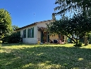 scarperia, nostra esclusiva, a due minuti di auto dal paese, splendida villetta indipendente posizionata al centro di stupendo terreno pianeggiante e panoramico, unico livello. doppi servizi. termostufa pellet, metano, publiacqua, camino. cantina di mq 25 ca. pozzo acqua. - classe energetica in elaborazione