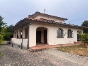 nostra esclusiva, a 5min da borgo san lorenzo splendida villa di recente costruzione in classe energetica a4. libera su quattro lati e completamente autonoma, l'immobile offre tutto quello che si desidera. completa la proprieta' uno spazio esterno di circa 600mq tra giardino e resede.