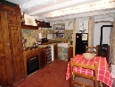 borgo san lorenzo, frazione, in caratteristico borghetto, particolarissimo terratetto in pietra di complessivi mq 60. il terratetto si sviluppa su 3 livelli ed e' composto da soggiorno con termocamino, cucina con stufa a pellet, camera, oltre doppi servizi, loggia e giardino esclusivo mq 300 circa. presente pannello solare per produzione acqua calda e infissi con vetrocamera. finiture d'epoca, pareti in pietra, pavimenti in legno. - classe energetica in elaborazione