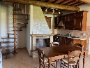 barberino di mugello pressiporzione di colonica recentemente ristrutturata composta da soggiorno, angolo cottura, due camere matrimoniali, doppi servizi oltre balcone e posto auto.ottime rifiniture intermediazioni generali-barberino m.llo - tel.0558478017